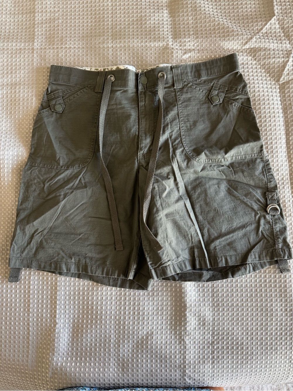 Lee Olive Green Cargo Shorts with Drawstring Size 10, stretch - comfort